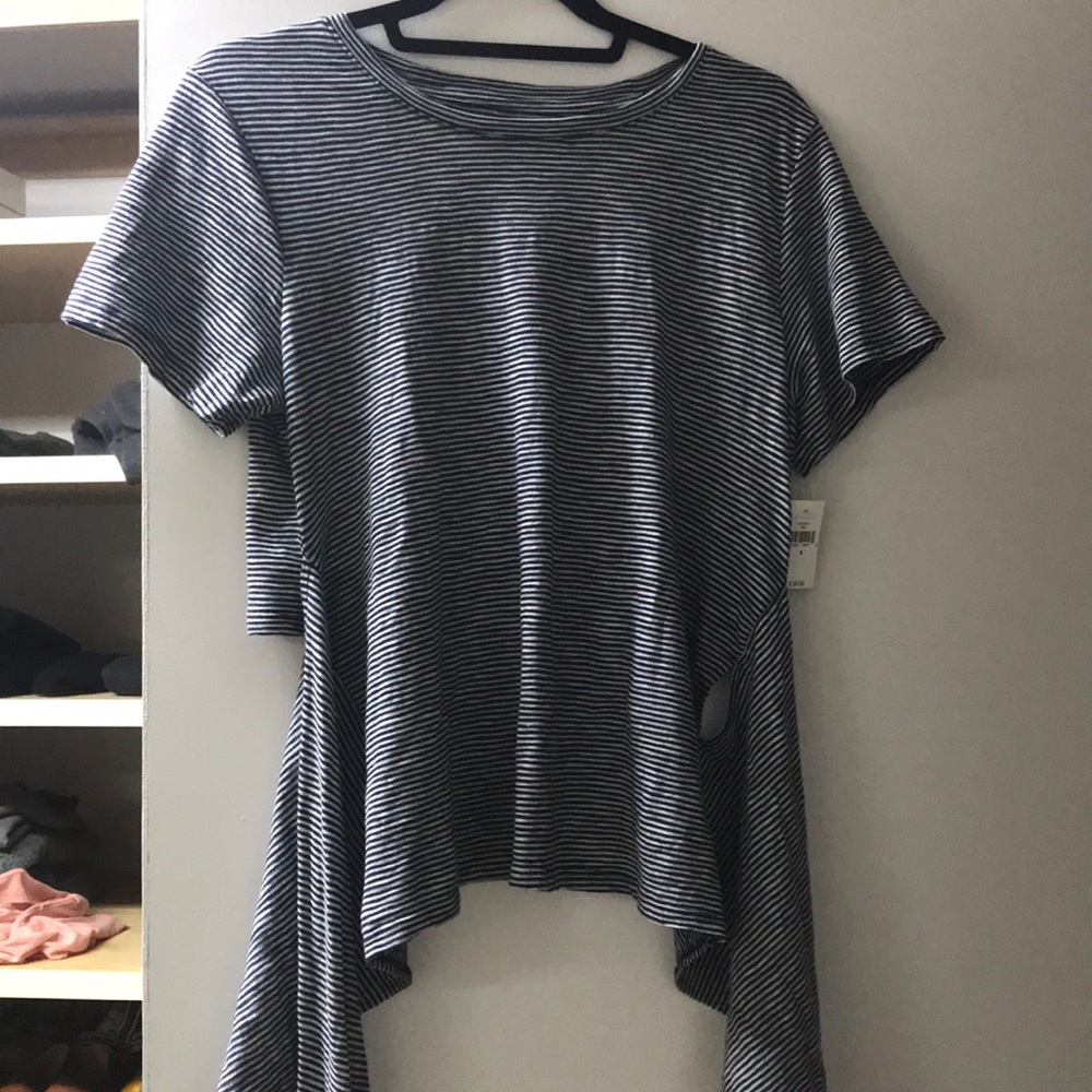 Stripe wrapped belt tee